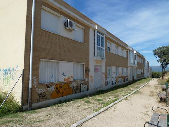 Viviendas de pisos que lindan directamente con el parque